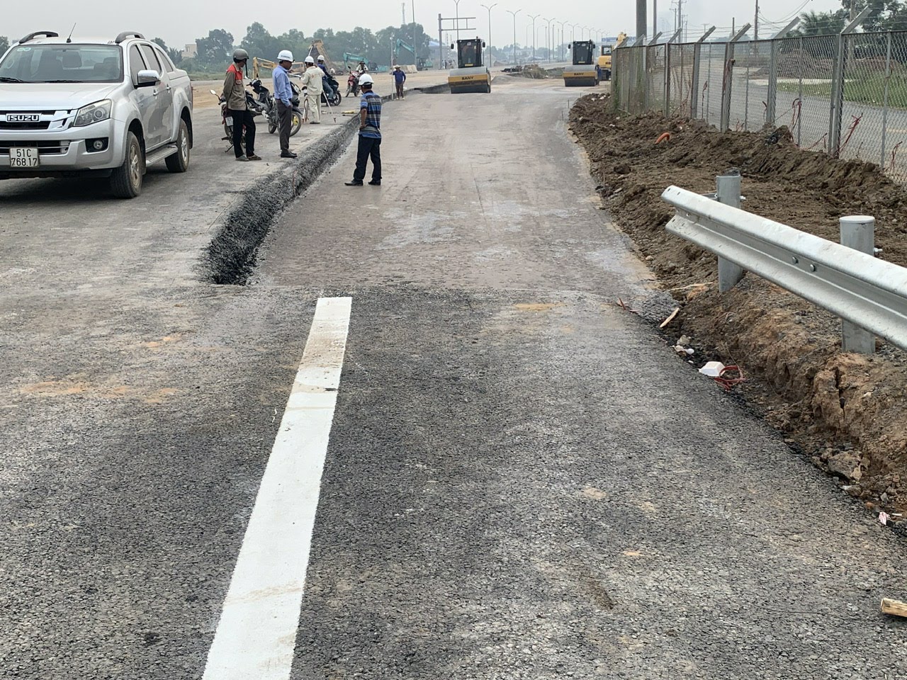 Hoàn thành thảm nhựa đoạn 250m nối cao tốc Bến Lức và Trung Lương- Ảnh 2. Hoàn thành thảm nhựa đoạn 250m nối cao tốc Bến Lức và Trung Lương- Ảnh 2.