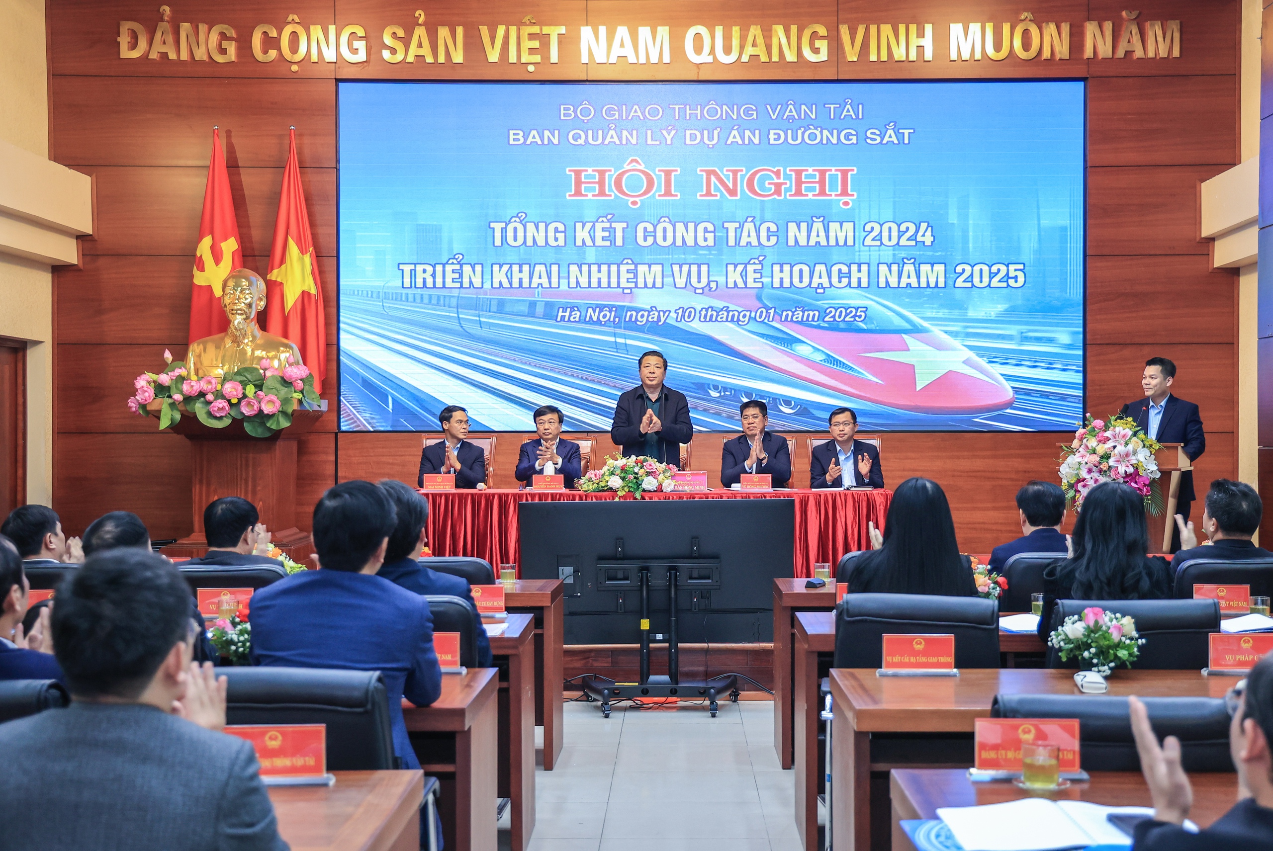Bộ trưởng GTVT: Đổi mới tư duy, cách làm, đẩy nhanh tiến độ các dự án đường sắt- Ảnh 3. Bộ trưởng GTVT: Đổi mới tư duy, cách làm, đẩy nhanh tiến độ các dự án đường sắt- Ảnh 3.