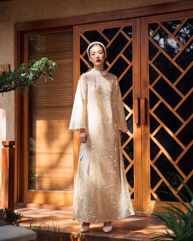 Áo dài sequins lấp lánh, lựa chọn hoàn hảo để nàng đón chào năm mới- Ảnh 3. Áo dài sequins lấp lánh, lựa chọn hoàn hảo để nàng đón chào năm mới- Ảnh 3.