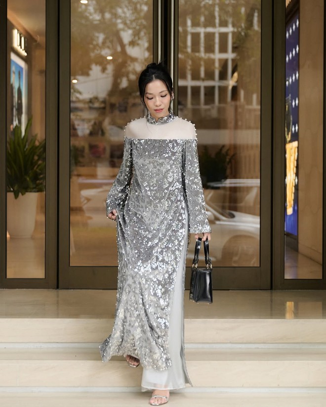 Áo dài sequins lấp lánh, lựa chọn hoàn hảo để nàng đón chào năm mới- Ảnh 5. Áo dài sequins lấp lánh, lựa chọn hoàn hảo để nàng đón chào năm mới- Ảnh 5.