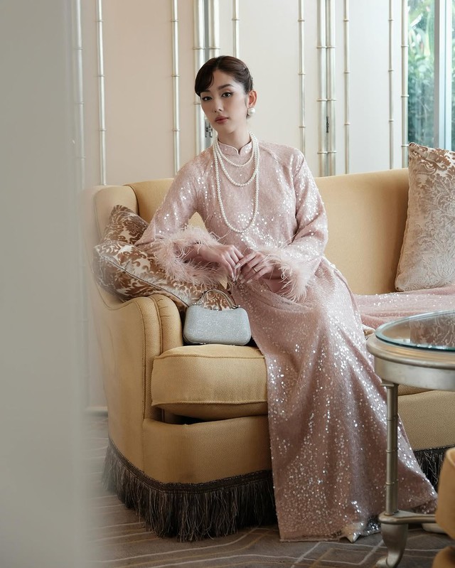 Áo dài sequins lấp lánh, lựa chọn hoàn hảo để nàng đón chào năm mới- Ảnh 7. Áo dài sequins lấp lánh, lựa chọn hoàn hảo để nàng đón chào năm mới- Ảnh 7.
