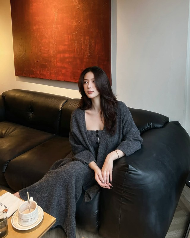 Phối đồ xuân 2025 với sự trở lại mạnh mẽ của gam màu trung tính- Ảnh 6. Phối đồ xuân 2025 với sự trở lại mạnh mẽ của gam màu trung tính- Ảnh 6.