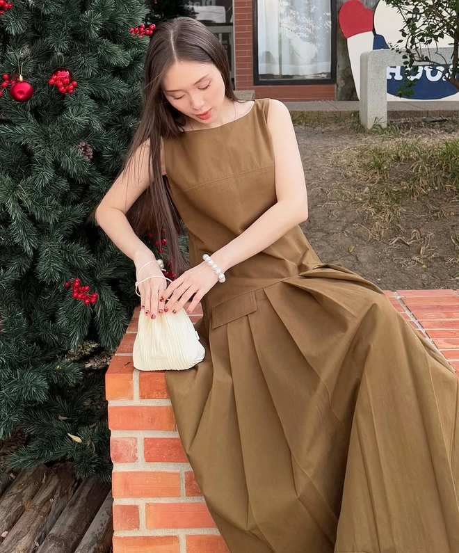 Phối đồ xuân 2025 với sự trở lại mạnh mẽ của gam màu trung tính- Ảnh 8. Phối đồ xuân 2025 với sự trở lại mạnh mẽ của gam màu trung tính- Ảnh 8.