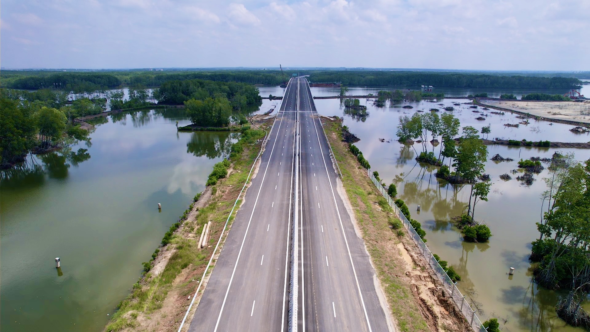 Nỗ lực thông xe 6km cao tốc Bến Lức - Long Thành từ Nhơn Trạch ra QL51 trước Tết- Ảnh 2. Nỗ lực thông xe 6km cao tốc Bến Lức - Long Thành từ Nhơn Trạch ra QL51 trước Tết- Ảnh 2.