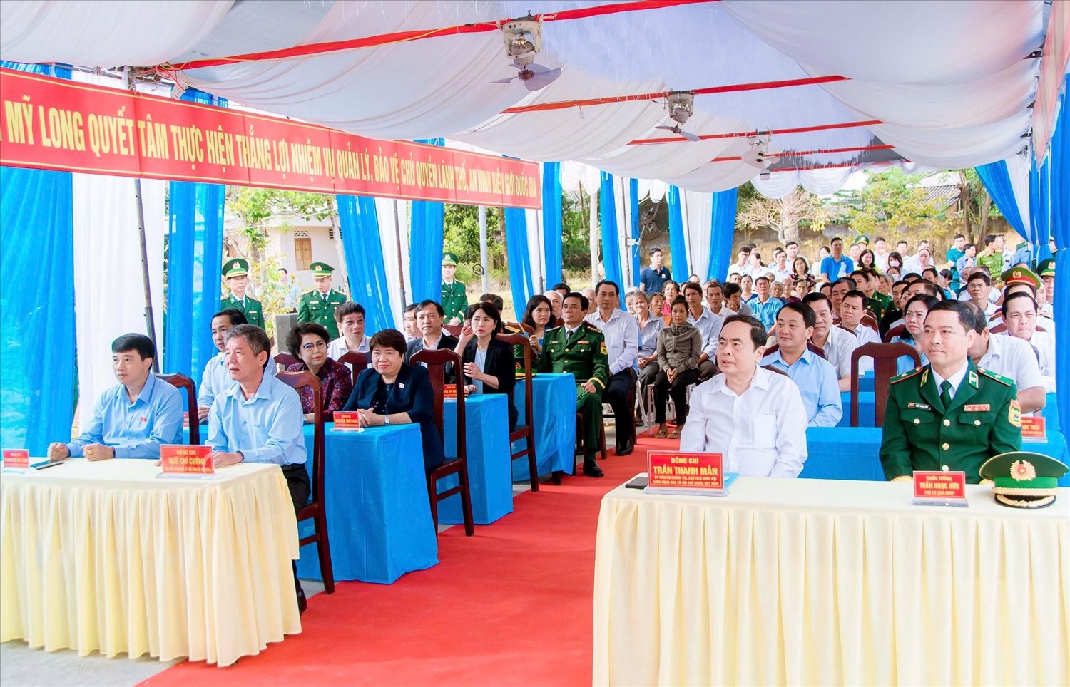 Chủ tịch Quốc hội cùng Đoàn công tác thăm, tặng quà tại Đồn biên phòng Mỹ Long ( thuộc Bộ chỉ huy BĐBP tỉnh Trà vinh) Chủ tịch Quốc hội cùng Đoàn công tác thăm, tặng quà tại Đồn biên phòng Mỹ Long ( thuộc Bộ chỉ huy BĐBP tỉnh Trà vinh)