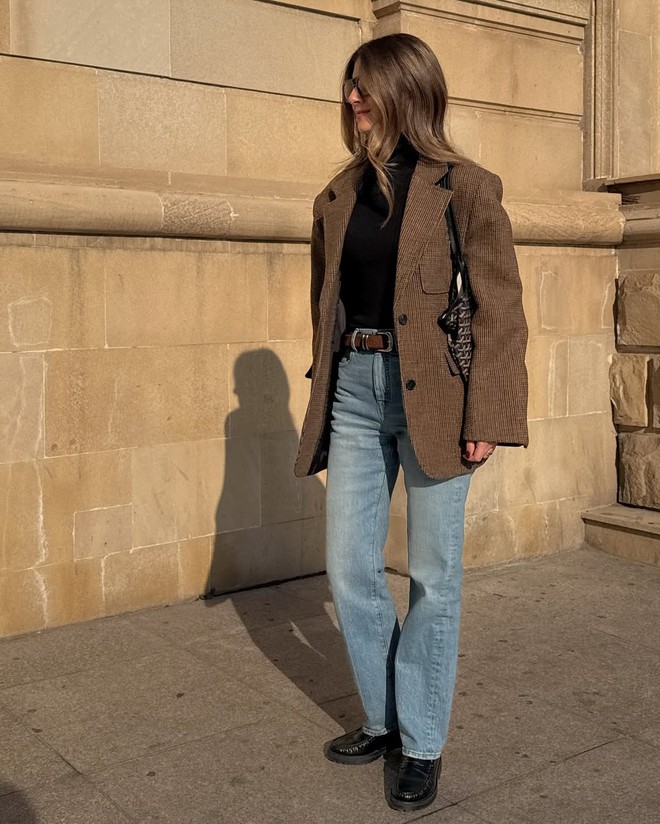 Xuống phố cùng quần jeans và những chiếc áo khoác tuyệt đẹp- Ảnh 3. Xuống phố cùng quần jeans và những chiếc áo khoác tuyệt đẹp- Ảnh 3.