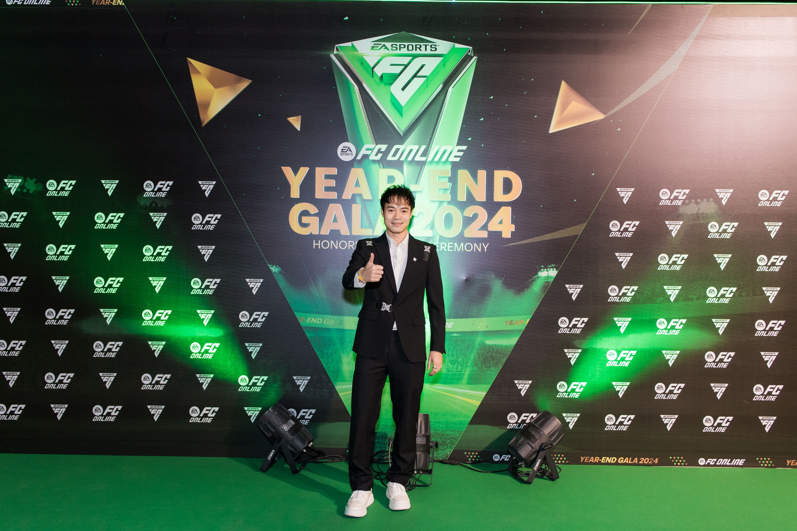 Văn Toàn hội ngộ 2 streamer đình đám Độ Mixi và Cris Phan- Ảnh 2. Văn Toàn hội ngộ 2 streamer đình đám Độ Mixi và Cris Phan- Ảnh 2.