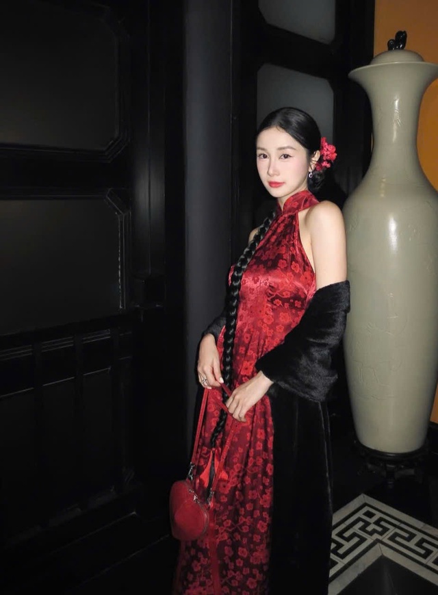 Thiết kế cổ yếm đẹp thướt tha cho nàng lên đồ du xuân- Ảnh 5. Thiết kế cổ yếm đẹp thướt tha cho nàng lên đồ du xuân- Ảnh 5.