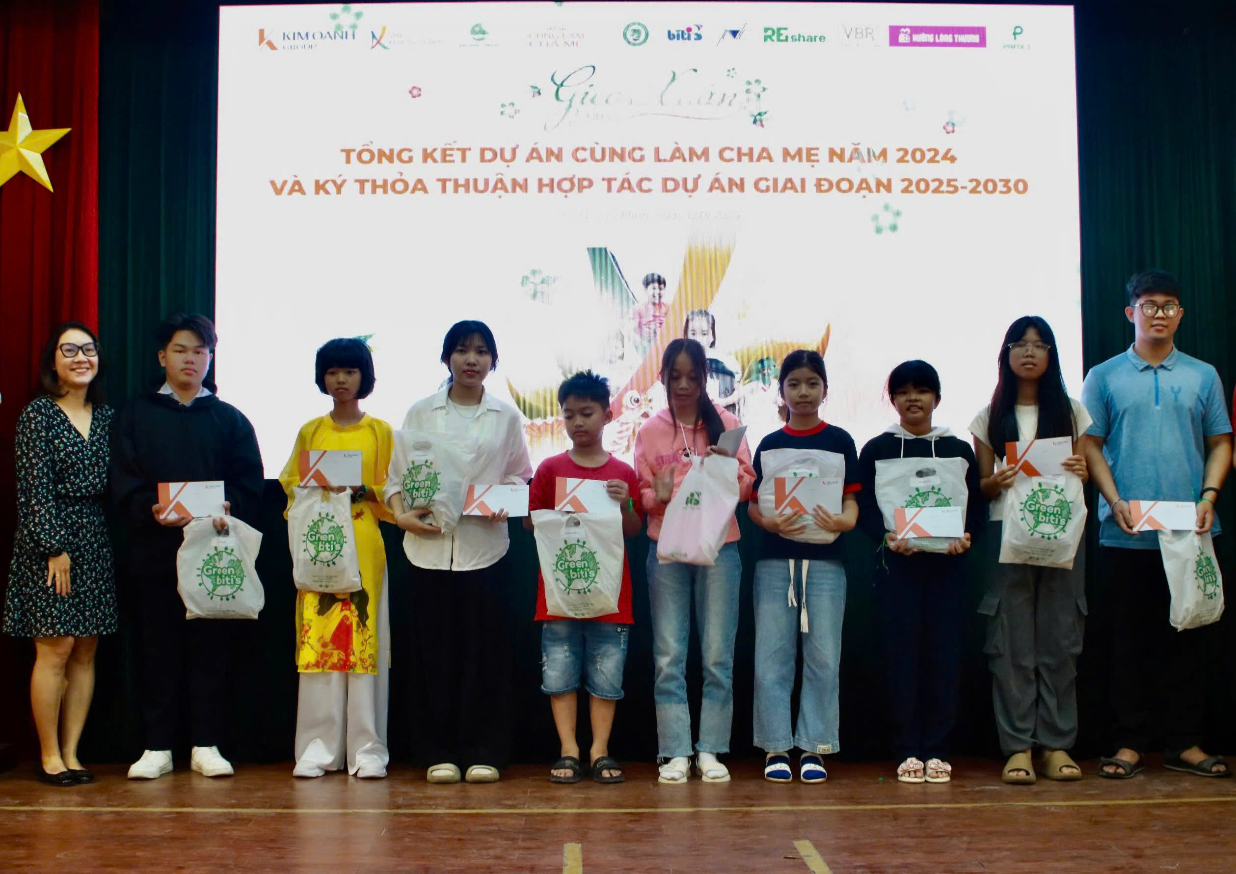 Chương trình Gieo Xuân mùa 2: Gắn kết tình thân và xây dựng tương lai cho trẻ em- Ảnh 6. Chương trình Gieo Xuân mùa 2: Gắn kết tình thân và xây dựng tương lai cho trẻ em- Ảnh 6.