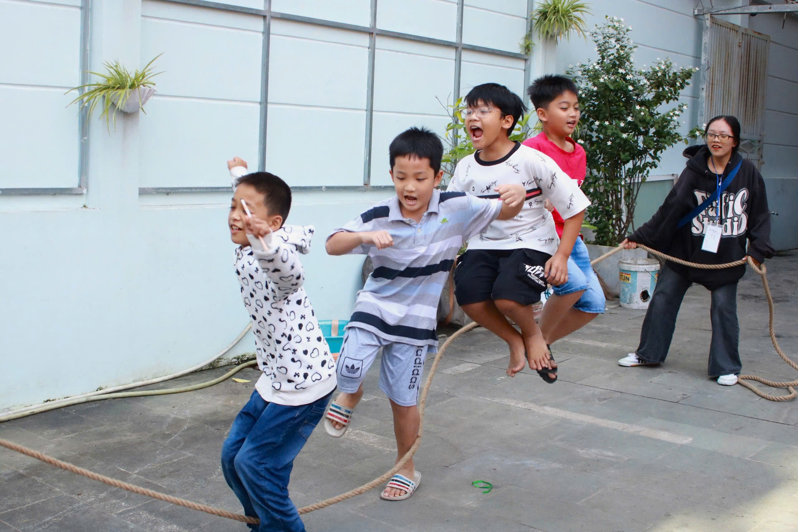 Chương trình Gieo Xuân mùa 2: Gắn kết tình thân và xây dựng tương lai cho trẻ em- Ảnh 17. Chương trình Gieo Xuân mùa 2: Gắn kết tình thân và xây dựng tương lai cho trẻ em- Ảnh 17.