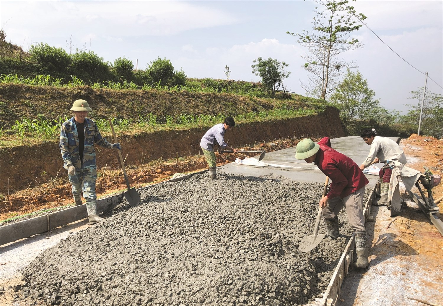 Hạ tầng giao thông nông thôn được đầu tư từ Chương trình MTQG 1719 Hạ tầng giao thông nông thôn được đầu tư từ Chương trình MTQG 1719
