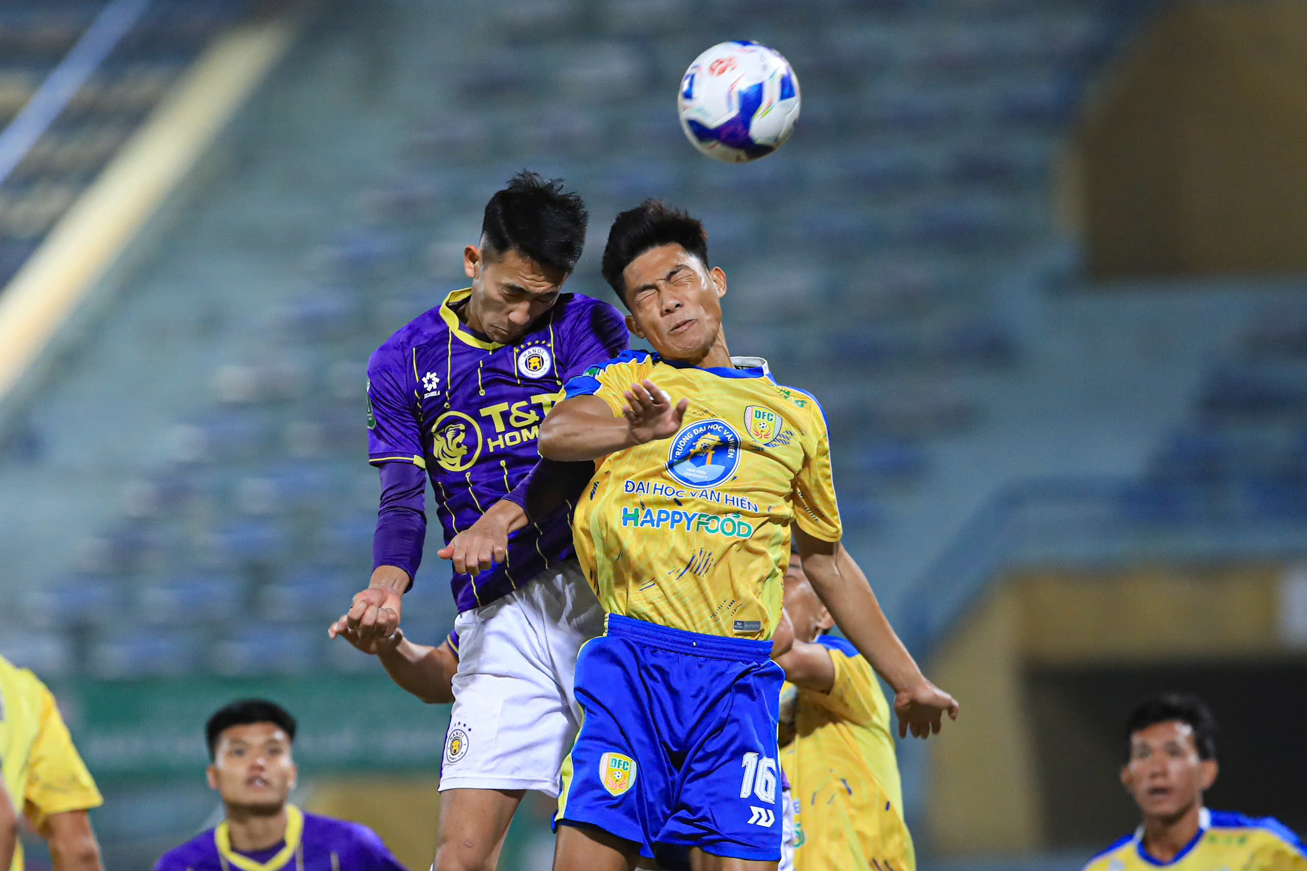 Vắng loạt người hùng ở AFF Cup 2024, CLB Hà Nội thua sốc đội Đồng Tháp- Ảnh 2. Vắng loạt người hùng ở AFF Cup 2024, CLB Hà Nội thua sốc đội Đồng Tháp- Ảnh 2.