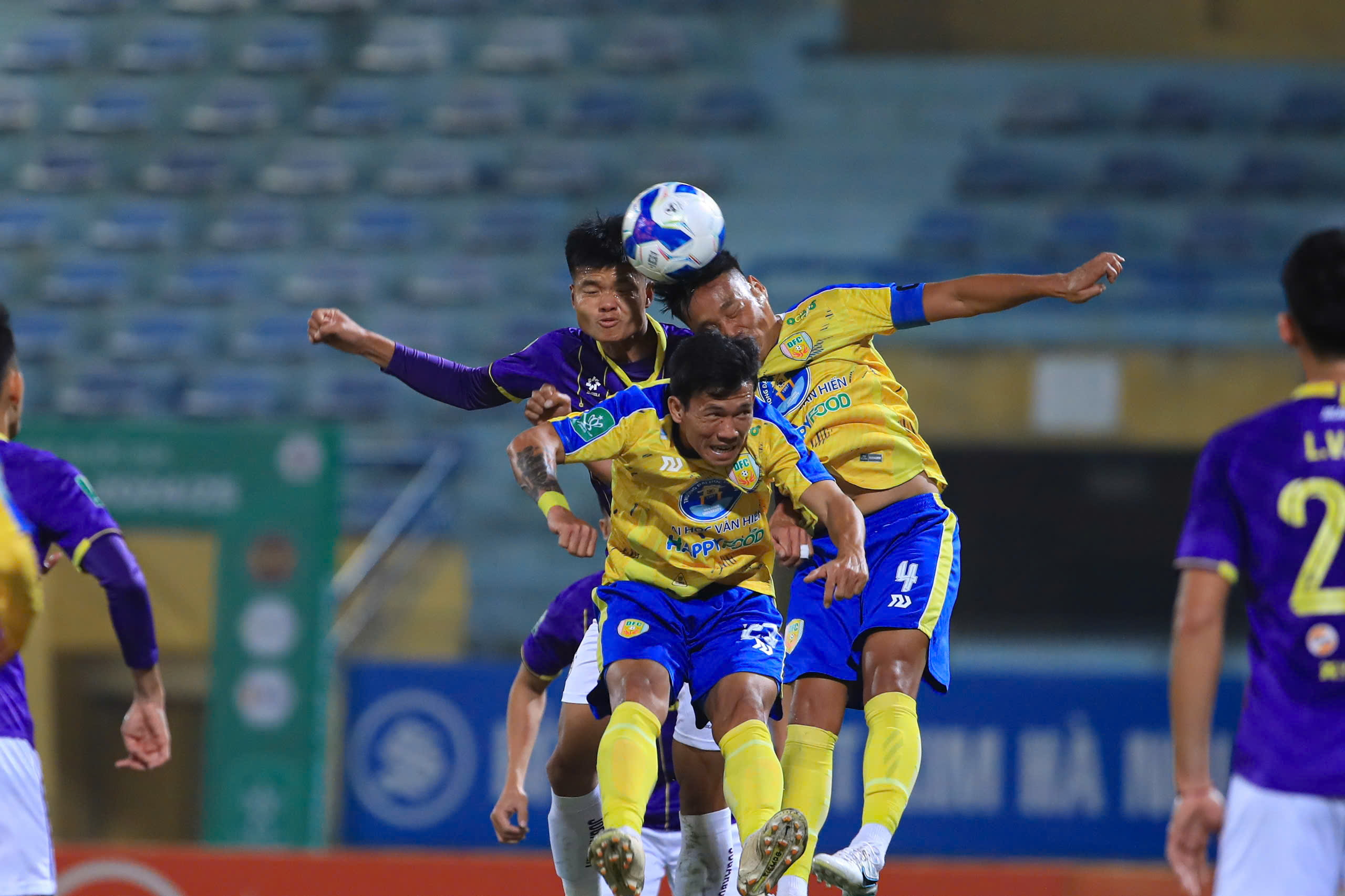 Vắng loạt người hùng ở AFF Cup 2024, CLB Hà Nội thua sốc đội Đồng Tháp- Ảnh 3. Vắng loạt người hùng ở AFF Cup 2024, CLB Hà Nội thua sốc đội Đồng Tháp- Ảnh 3.
