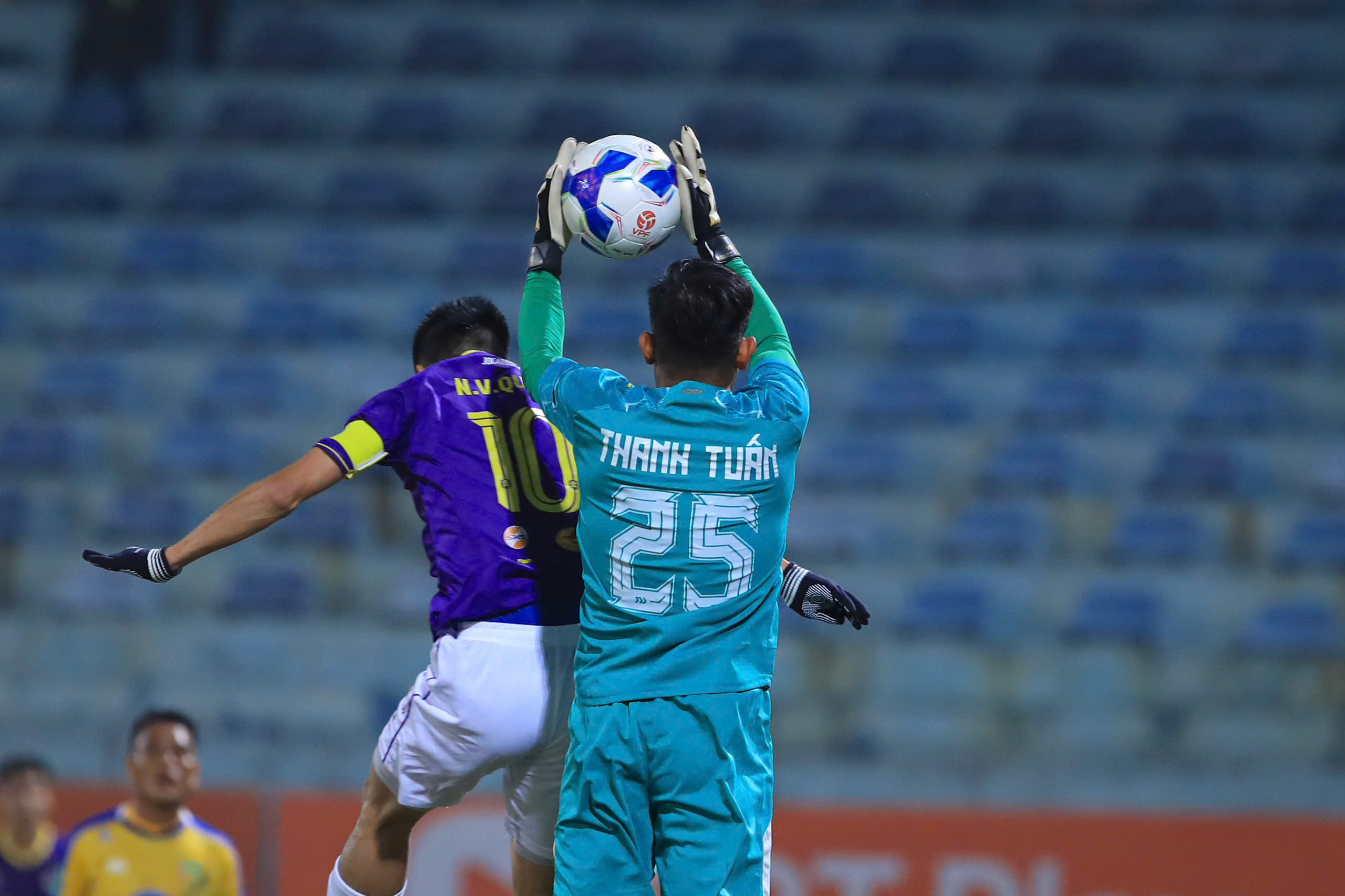Vắng loạt người hùng ở AFF Cup 2024, CLB Hà Nội thua sốc đội Đồng Tháp- Ảnh 4. Vắng loạt người hùng ở AFF Cup 2024, CLB Hà Nội thua sốc đội Đồng Tháp- Ảnh 4.