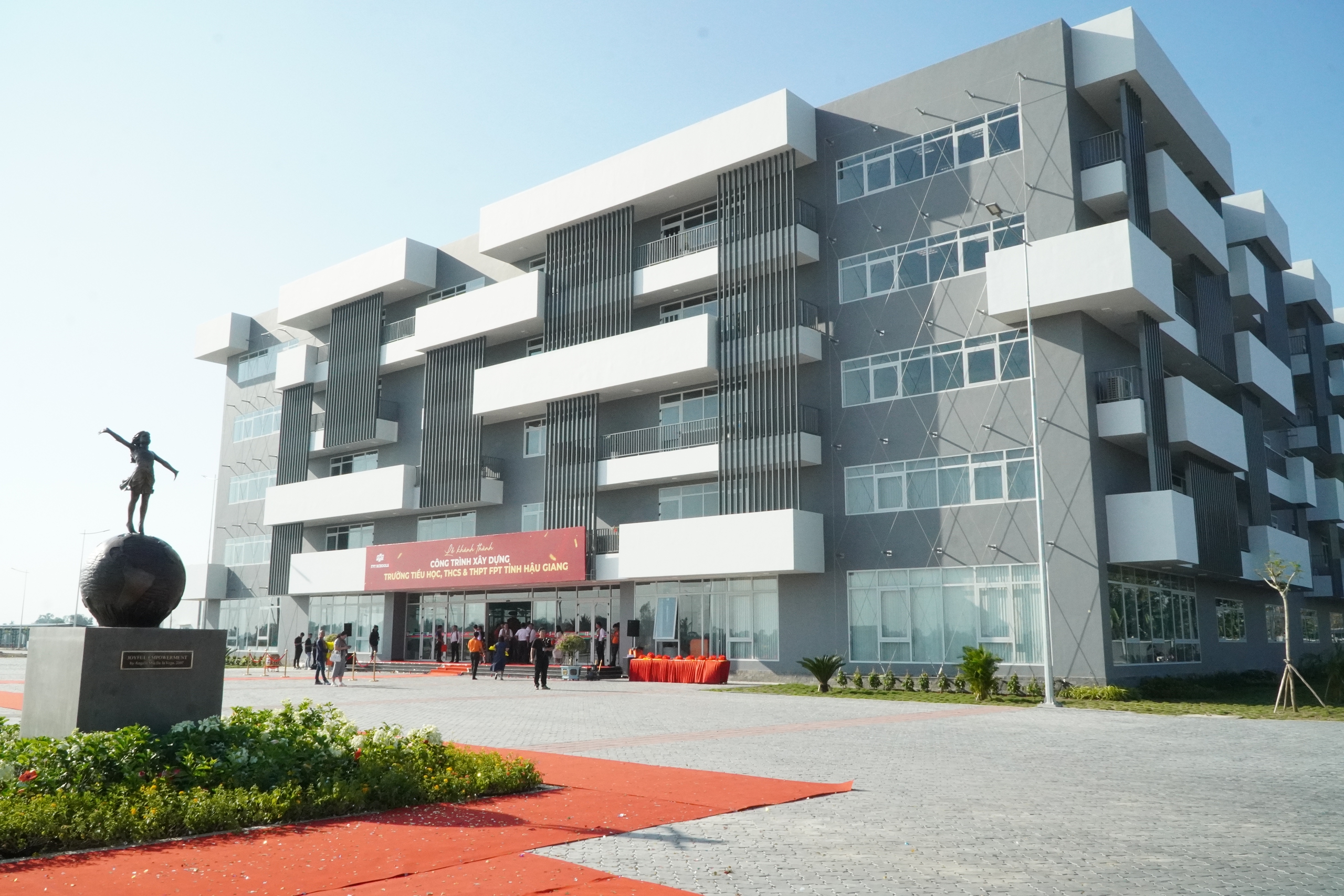 Hậu Giang: Khánh thành trường học mới hơn 5 ha theo mô hình bán trú- Ảnh 2.