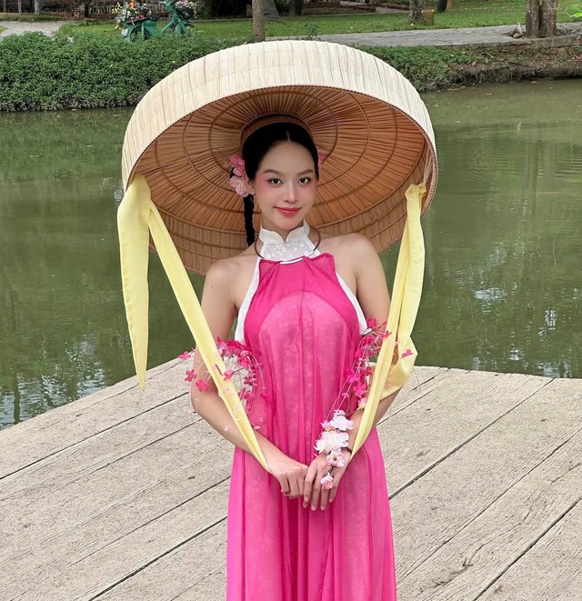 Top 3 mẫu áo dài đẹp mê mà nàng chớ nên bỏ qua- Ảnh 3. Top 3 mẫu áo dài đẹp mê mà nàng chớ nên bỏ qua- Ảnh 3.