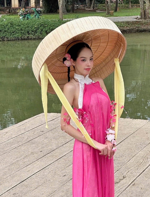 Top 3 mẫu áo dài đẹp mê mà nàng chớ nên bỏ qua- Ảnh 4. Top 3 mẫu áo dài đẹp mê mà nàng chớ nên bỏ qua- Ảnh 4.