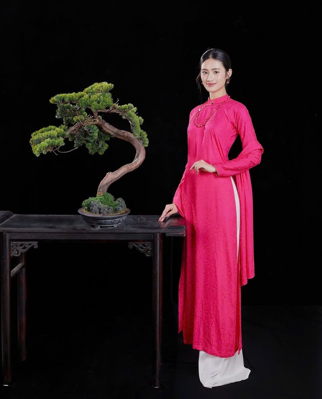 Top 3 mẫu áo dài đẹp mê mà nàng chớ nên bỏ qua- Ảnh 8. Top 3 mẫu áo dài đẹp mê mà nàng chớ nên bỏ qua- Ảnh 8.