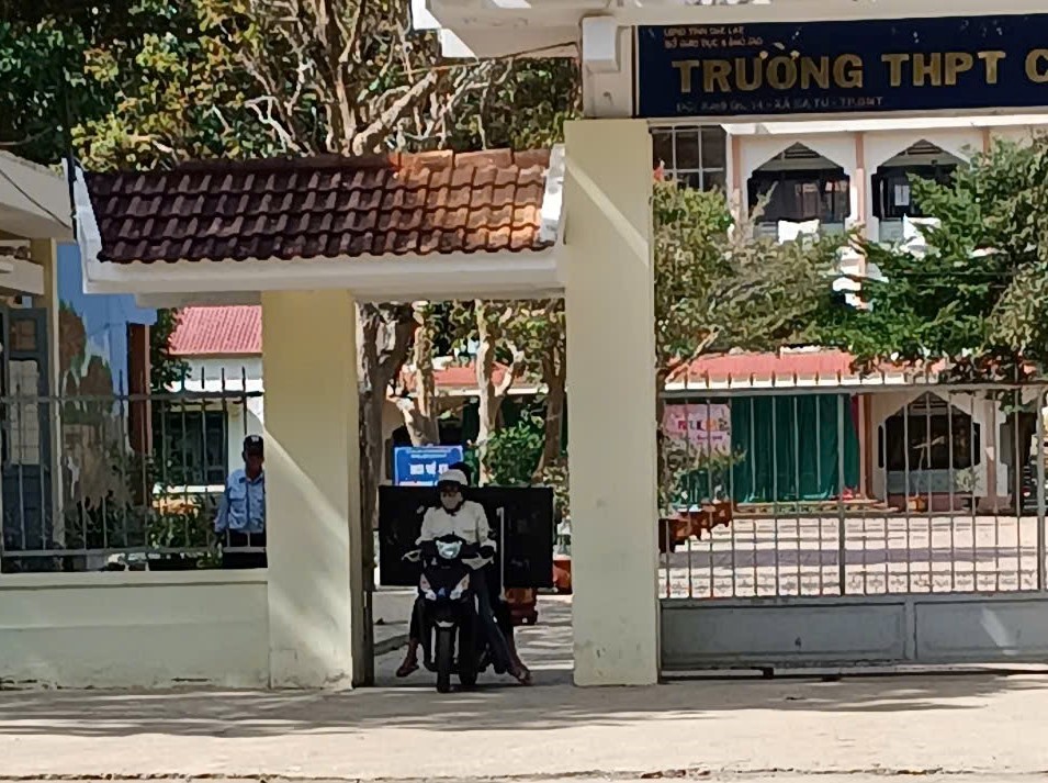 UBND tỉnh Đắk Lắk yêu cầu xử lý dứt điểm vụ nữ hiệu trưởng liên tục bị UBND tỉnh Đắk Lắk yêu cầu xử lý dứt điểm vụ nữ hiệu trưởng liên tục bị