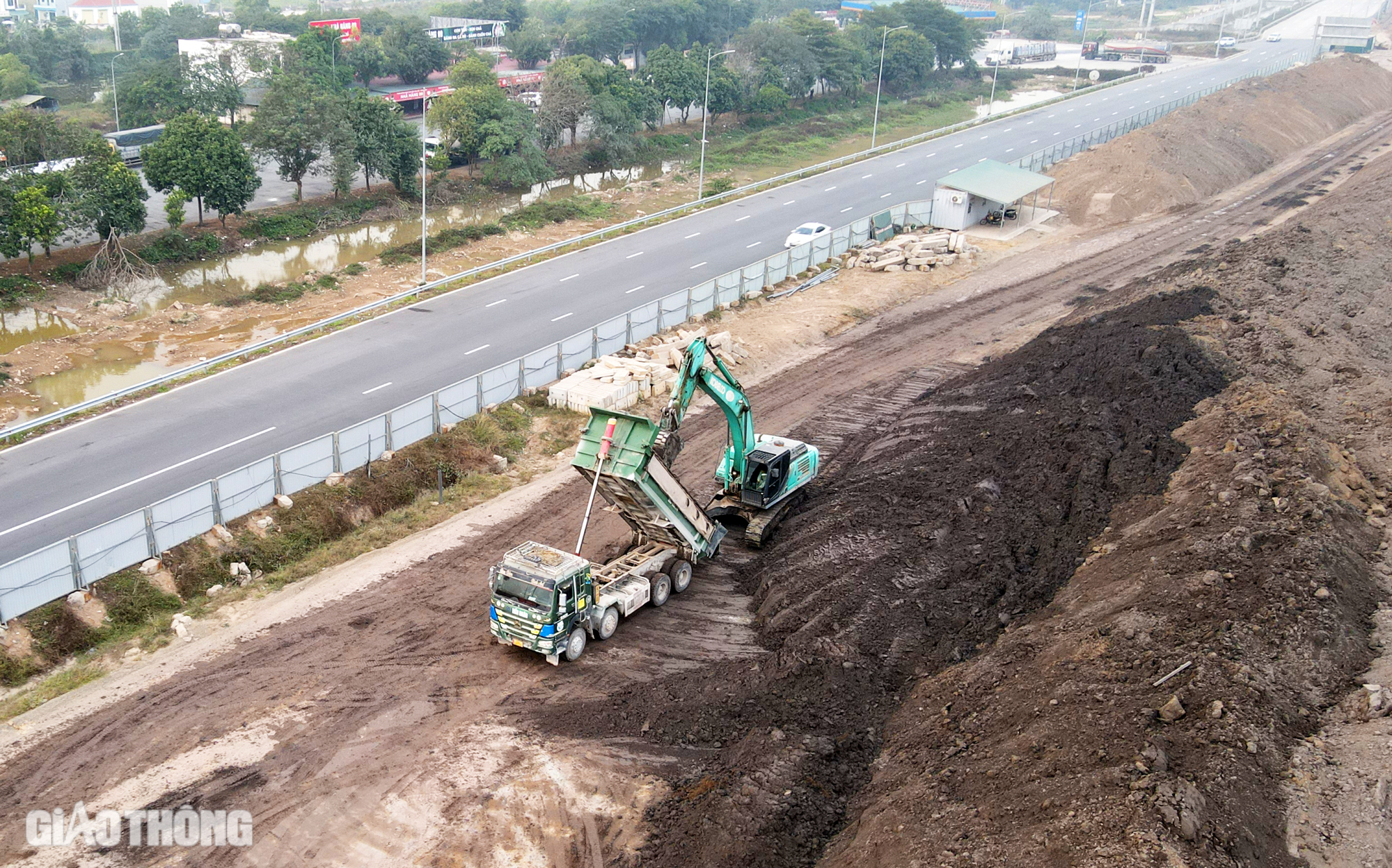 Làm xuyên Tết, quyết đưa nút giao đa tầng 1.400 tỷ ở Hà Nam về đích trước 4 tháng- Ảnh 3. Làm xuyên Tết, quyết đưa nút giao đa tầng 1.400 tỷ ở Hà Nam về đích trước 4 tháng- Ảnh 3.