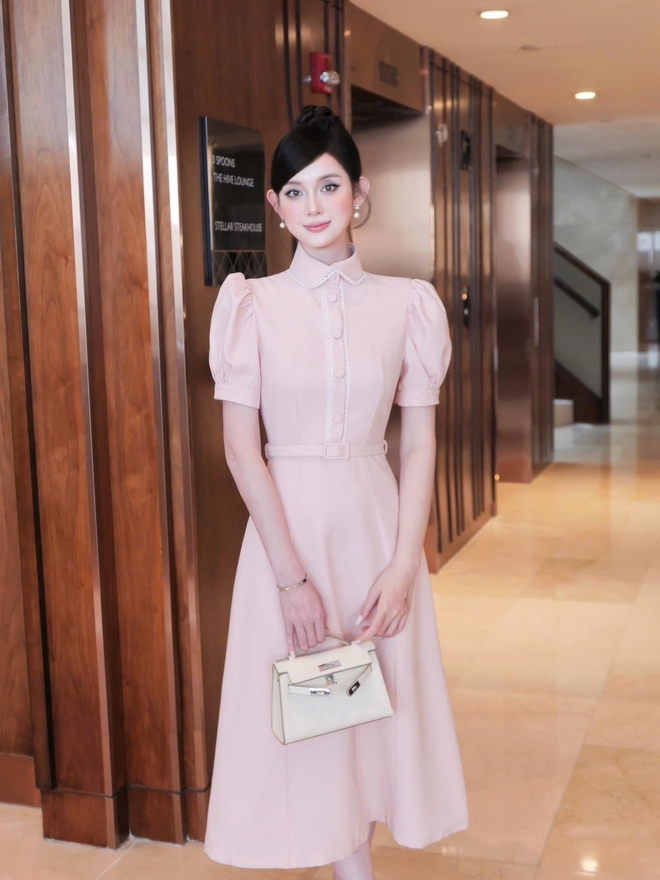 Muốn được khen ngợi trẻ trung, đừng quên diện trang phục sáng màu- Ảnh 3. Muốn được khen ngợi trẻ trung, đừng quên diện trang phục sáng màu- Ảnh 3.
