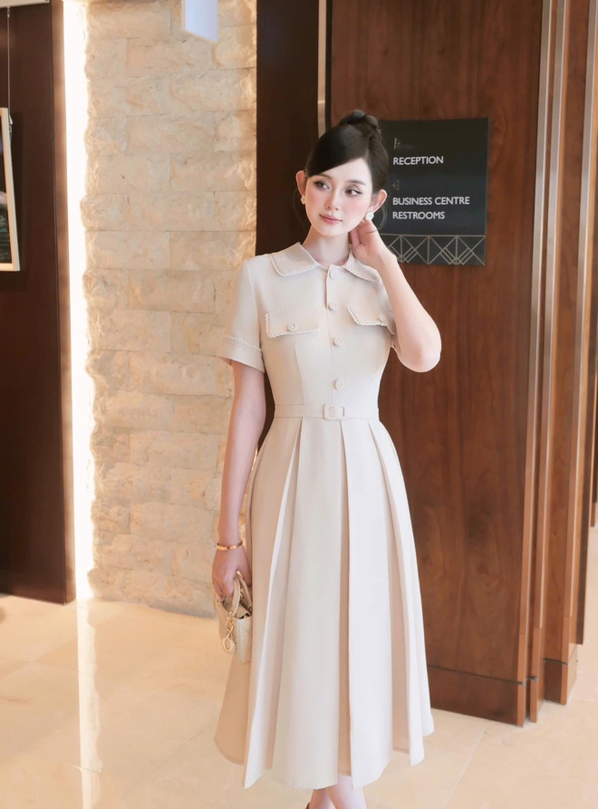 Muốn được khen ngợi trẻ trung, đừng quên diện trang phục sáng màu- Ảnh 4. Muốn được khen ngợi trẻ trung, đừng quên diện trang phục sáng màu- Ảnh 4.