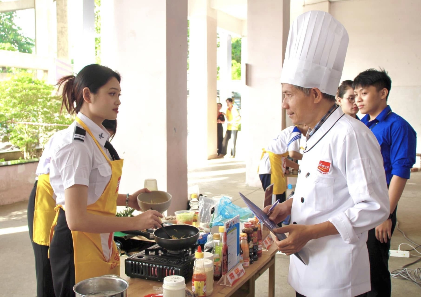 1679474922_Mot-cong-ty-xay-dung-tam-ngung-kinh-doanh-1.jpg - Vietnam.vn