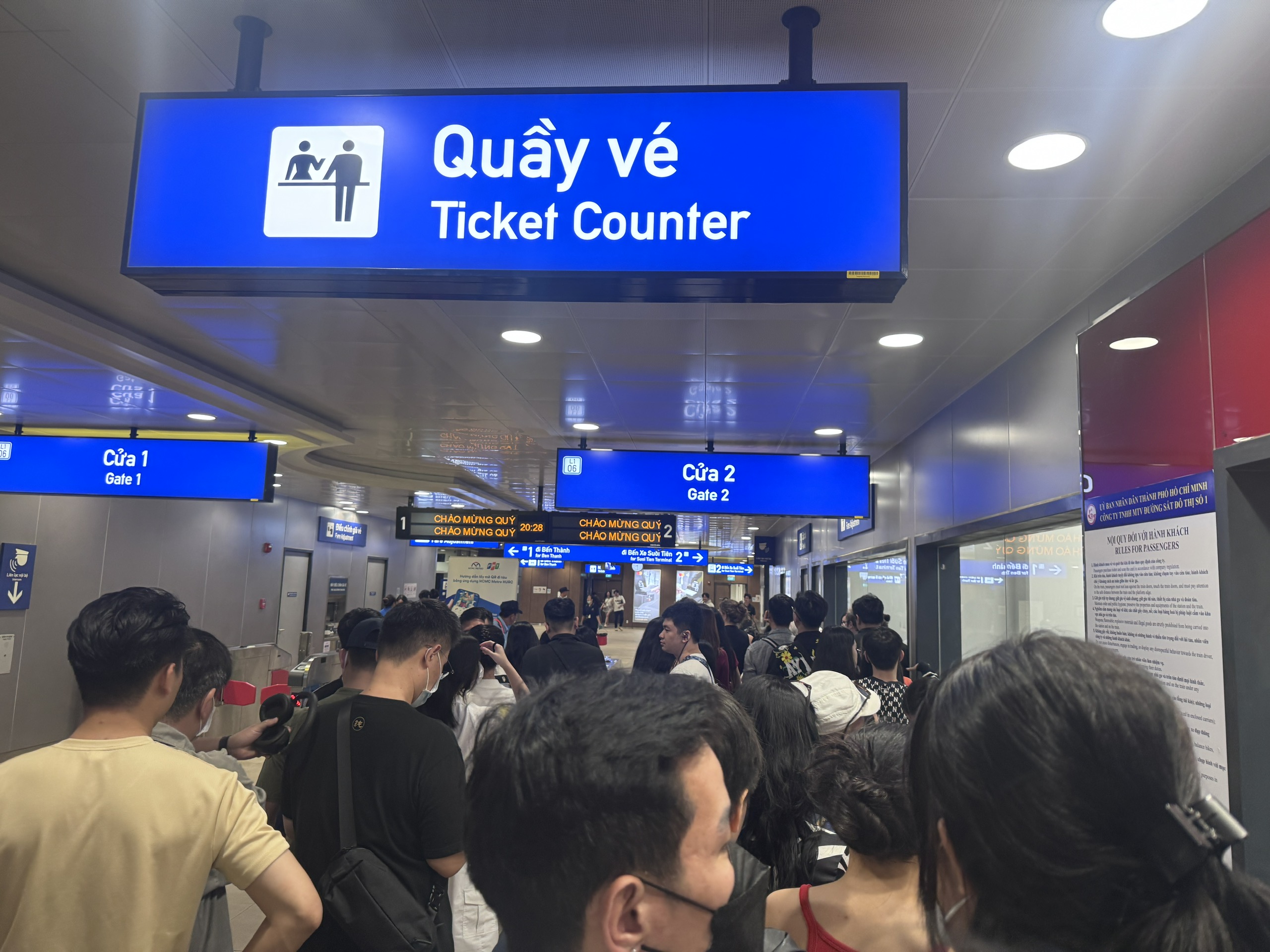 Metro số 1 hoạt động trở lại sau khi tạm dừng trong mưa- Ảnh 2. Metro số 1 hoạt động trở lại sau khi tạm dừng trong mưa- Ảnh 2.