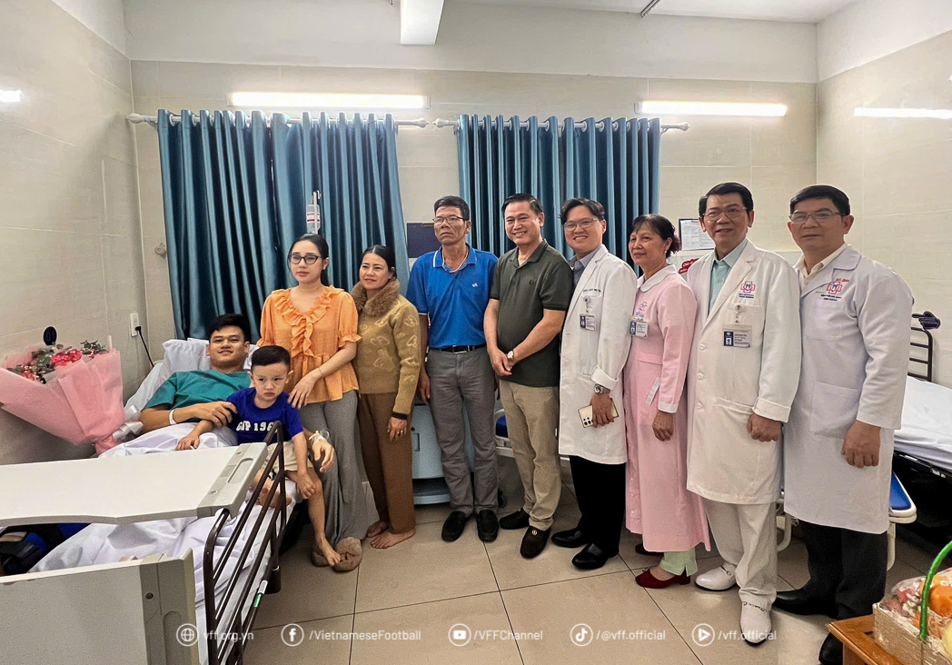 Hồ Tấn Tài xuất viện về nhà ăn tết sau ca tái tạo dây chằng chéo trước - Ảnh 3. Hồ Tấn Tài xuất viện về nhà ăn tết sau ca tái tạo dây chằng chéo trước - Ảnh 3.