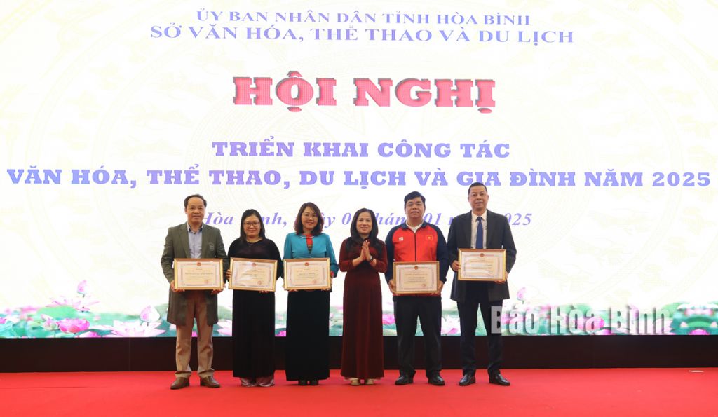 Hòa Bình: Triển khai công tác văn hoá, thể thao, du lịch và gia đình năm 2025 - Ảnh 2. Hòa Bình: Triển khai công tác văn hoá, thể thao, du lịch và gia đình năm 2025 - Ảnh 2.
