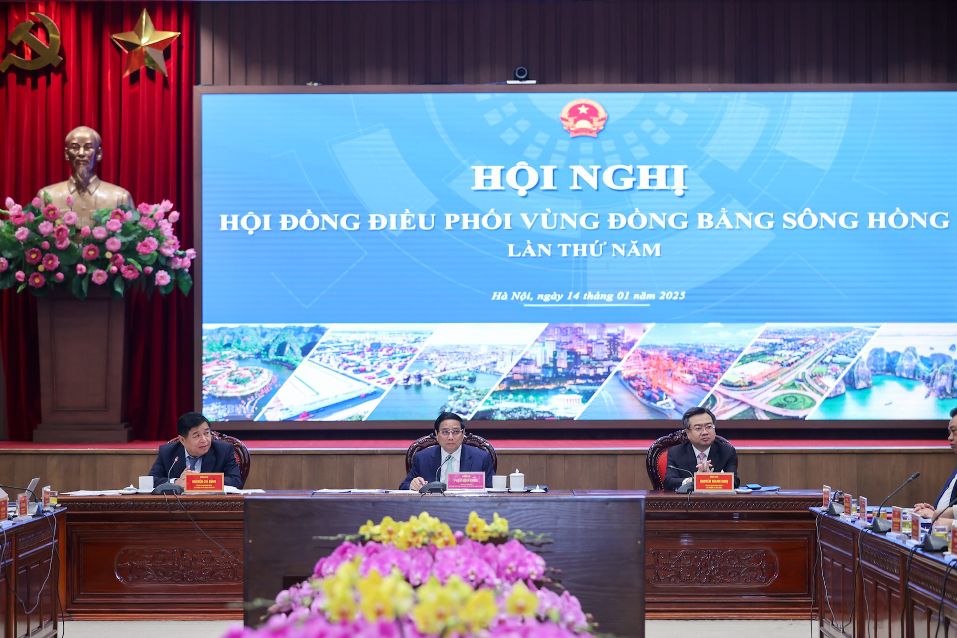 Thủ tướng: Hà Nội, Đồng bằng sông Hồng cần đột phá tăng trưởng 2 con số và cấp bách xử lý ô nhiễm- Ảnh 2. Thủ tướng: Hà Nội, Đồng bằng sông Hồng cần đột phá tăng trưởng 2 con số và cấp bách xử lý ô nhiễm- Ảnh 2.