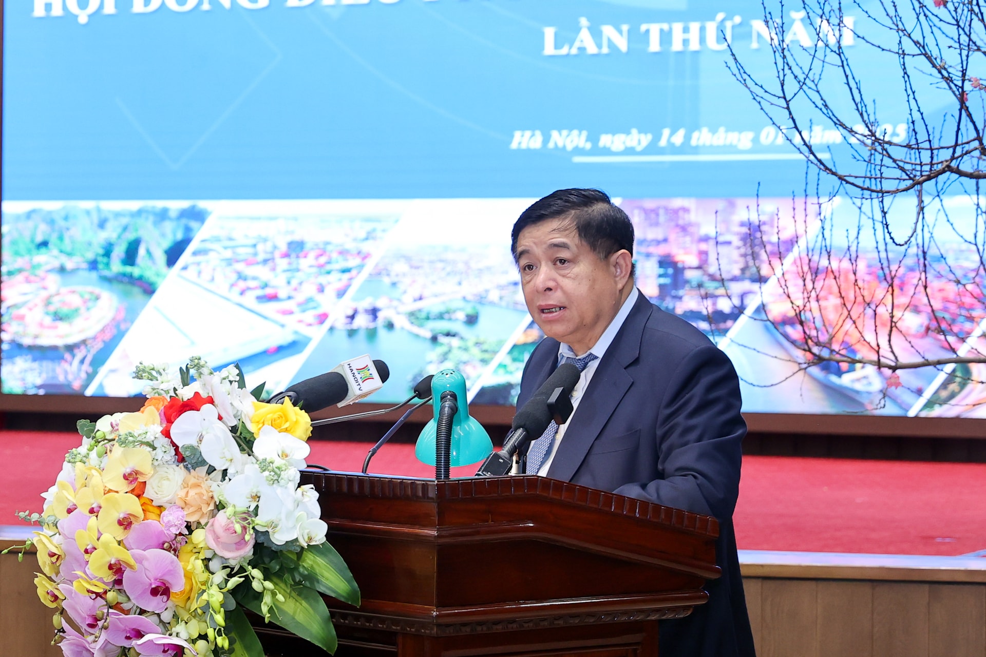 Thủ tướng: Hà Nội, Đồng bằng sông Hồng cần đột phá tăng trưởng 2 con số và cấp bách xử lý ô nhiễm- Ảnh 3. Thủ tướng: Hà Nội, Đồng bằng sông Hồng cần đột phá tăng trưởng 2 con số và cấp bách xử lý ô nhiễm- Ảnh 3.