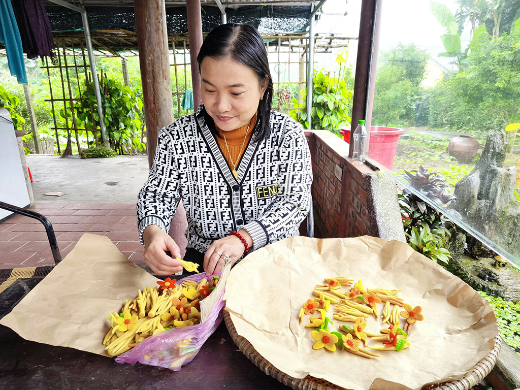 Giữ hương tết xưa: Bánh bắt đẹp đến mức... không nỡ ăn- Ảnh 2. Giữ hương tết xưa: Bánh bắt đẹp đến mức... không nỡ ăn- Ảnh 2.