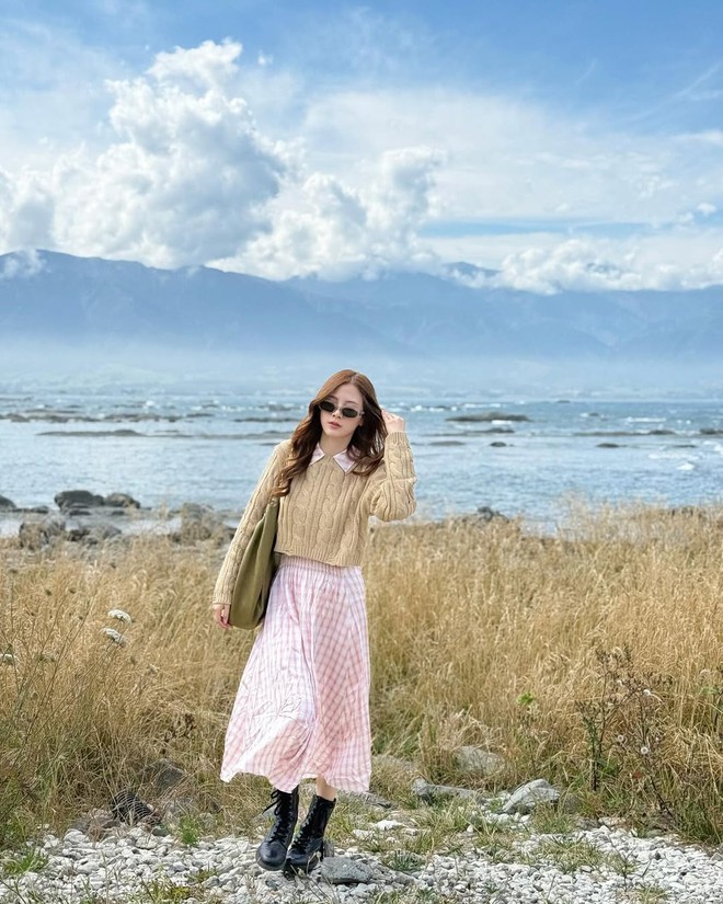 Áo len cardigan và những công thức phối đồ ngày lạnh- Ảnh 9. Áo len cardigan và những công thức phối đồ ngày lạnh- Ảnh 9.