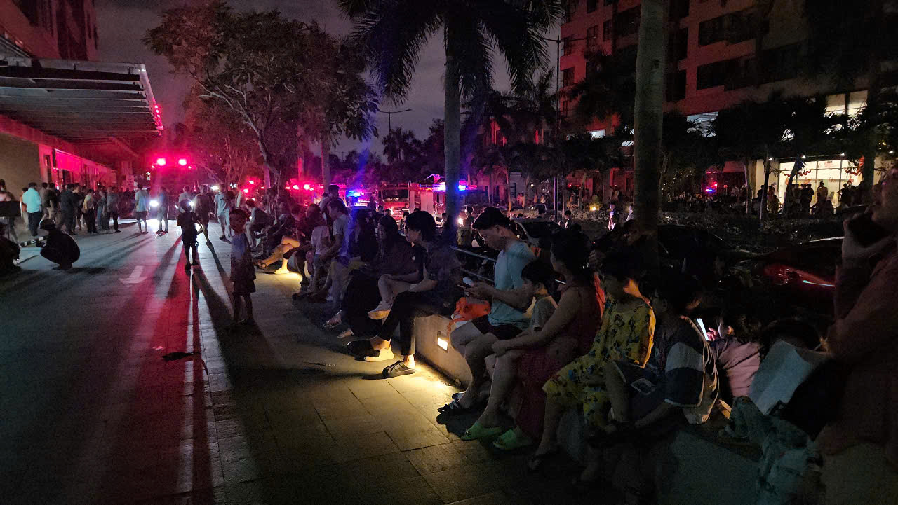 TP HCM: Cháy chung cư Mizuki Park Nam Long, có người đi cấp cứu- Ảnh 3. TP HCM: Cháy chung cư Mizuki Park Nam Long, có người đi cấp cứu- Ảnh 3.