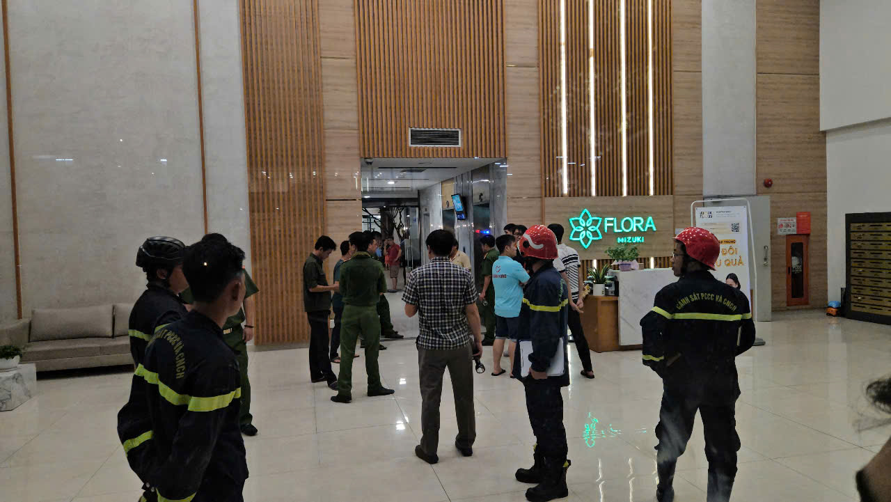 TP HCM: Cháy chung cư Mizuki Park Nam Long, có người đi cấp cứu- Ảnh 8. TP HCM: Cháy chung cư Mizuki Park Nam Long, có người đi cấp cứu- Ảnh 8.