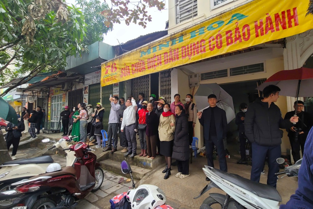 An ninh thắt chặt tại lễ ăn hỏi của Á hậu Phương Nhi - 3 An ninh thắt chặt tại lễ ăn hỏi của Á hậu Phương Nhi - 3