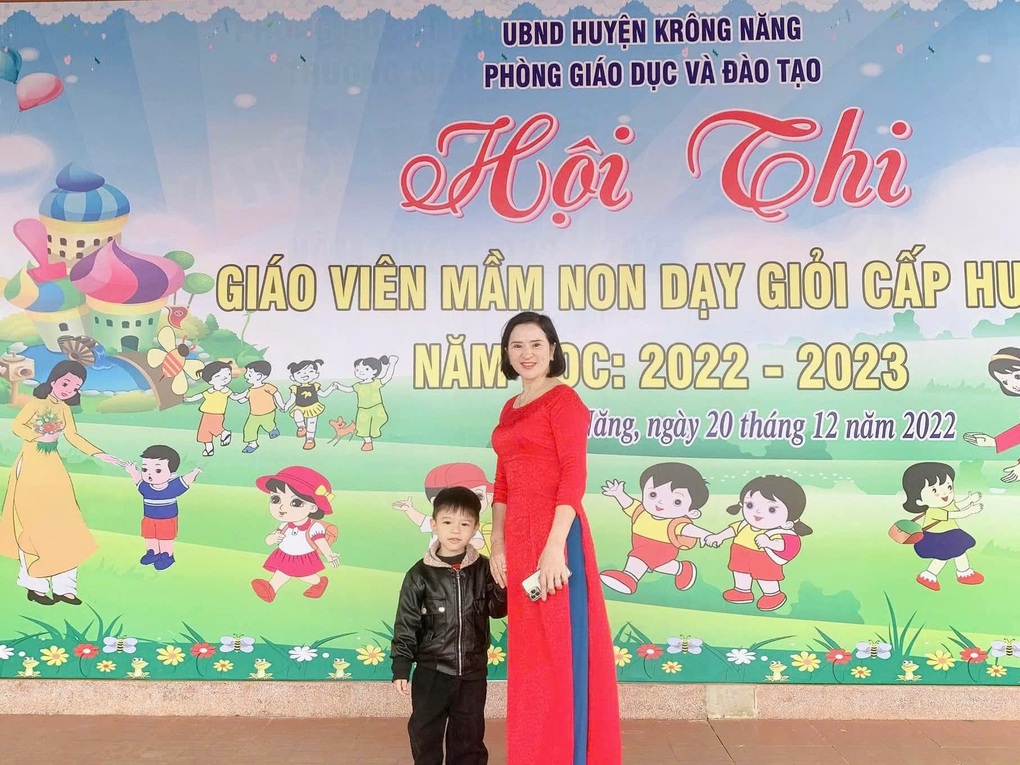 Nhà giáo tiêu biểu 2024 kể chuyện vào nghề nhờ... bà con động viên - 4 Nhà giáo tiêu biểu 2024 kể chuyện vào nghề nhờ... bà con động viên - 4