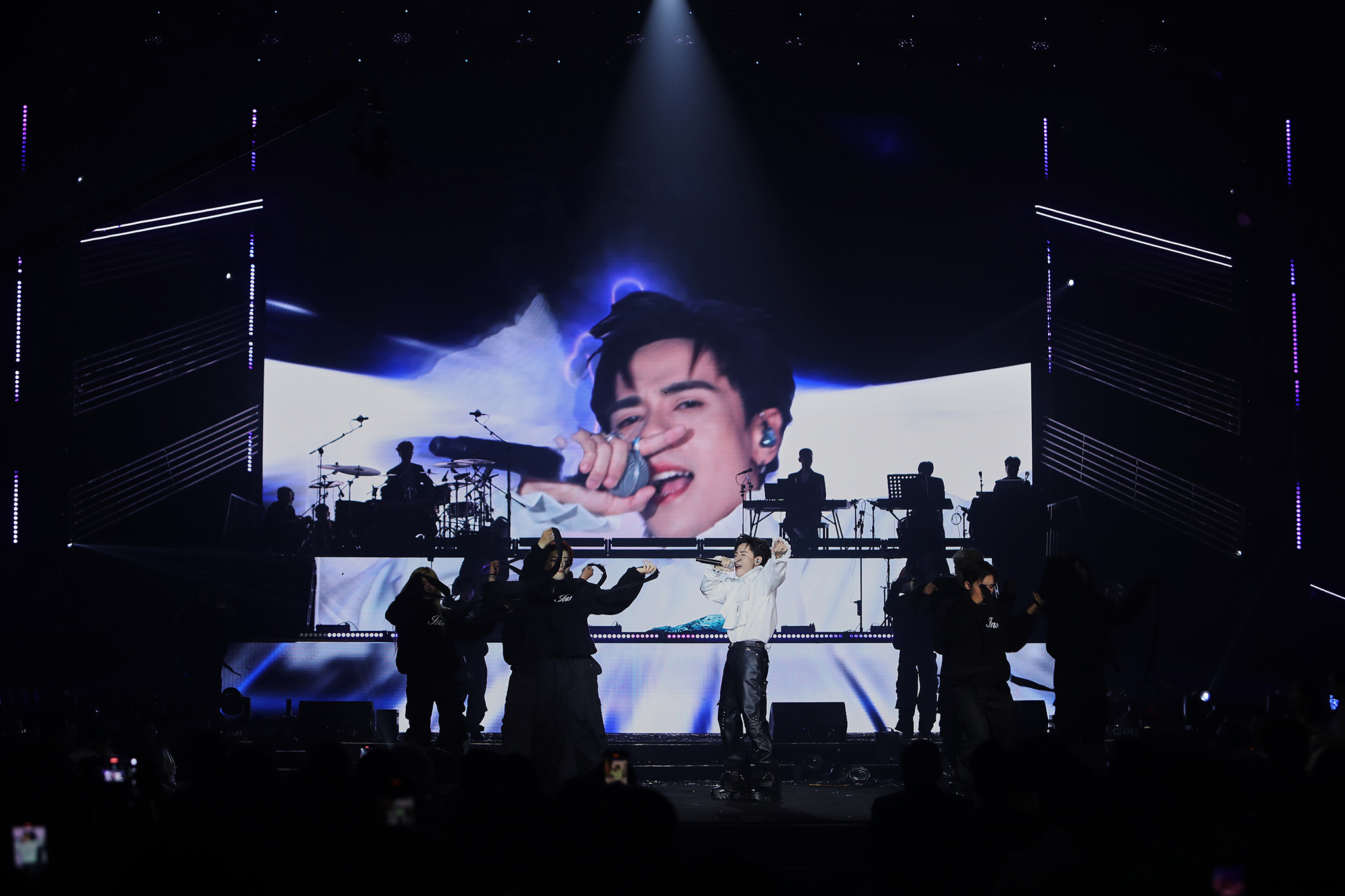 Làn Sóng Xanh 2024: HIEUTHUHAI vượt Sơn Tùng M-TP nhận 3 giải, Soobin đoạt 'Album của năm'- Ảnh 3. Làn Sóng Xanh 2024: HIEUTHUHAI vượt Sơn Tùng M-TP nhận 3 giải, Soobin đoạt 'Album của năm'- Ảnh 3.