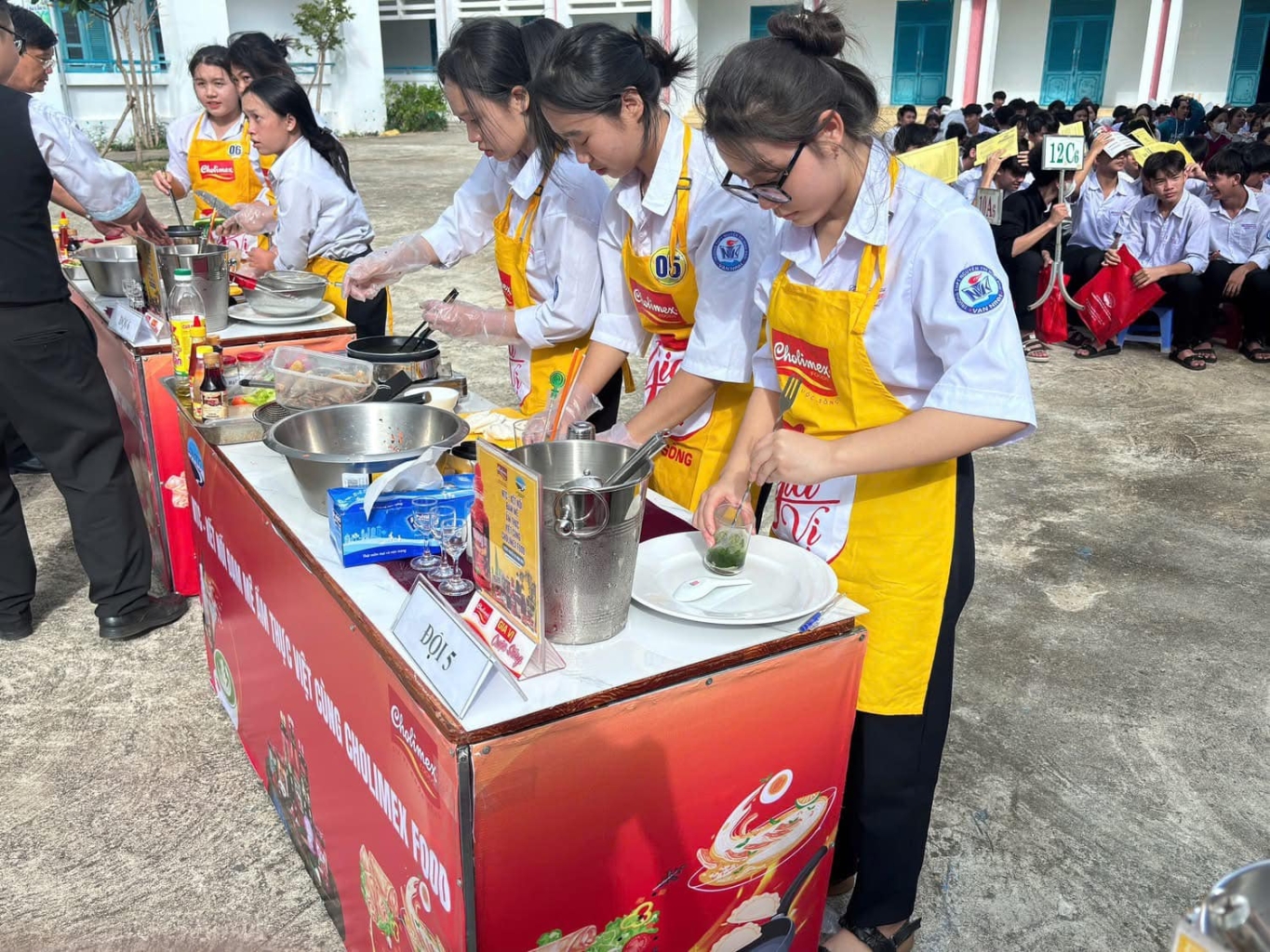 1679476030_Luong-Trieu-Vy-bi-lua-dong-canh-than-mat-voi.jpg - Vietnam.vn