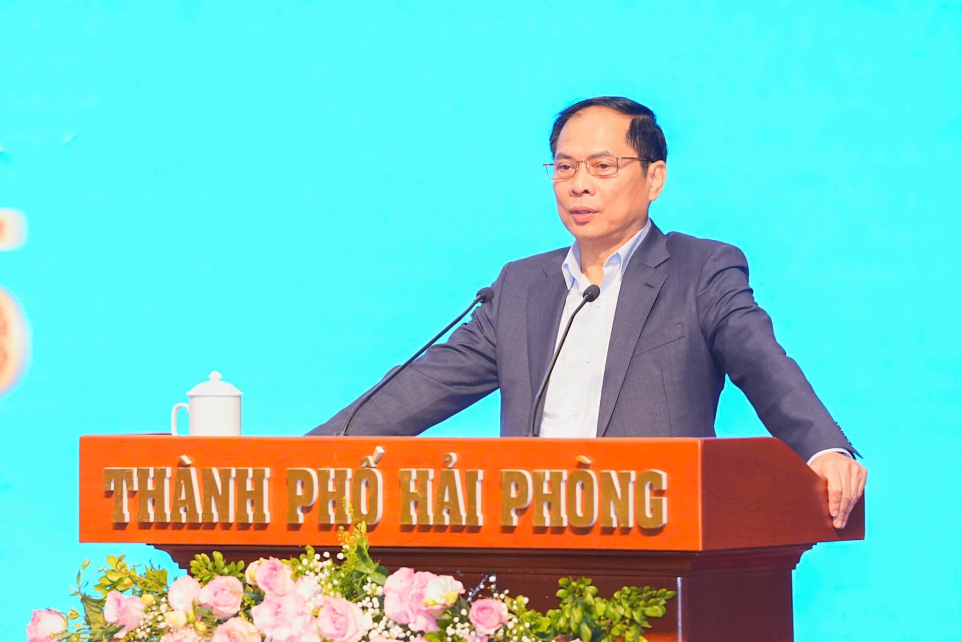 Phó Thủ tướng Bùi Thanh Sơn dự Chương trình Tết sum vầy - Xuân ơn Đảng tại Hải Phòng- Ảnh 2. Phó Thủ tướng Bùi Thanh Sơn dự Chương trình Tết sum vầy - Xuân ơn Đảng tại Hải Phòng- Ảnh 2.