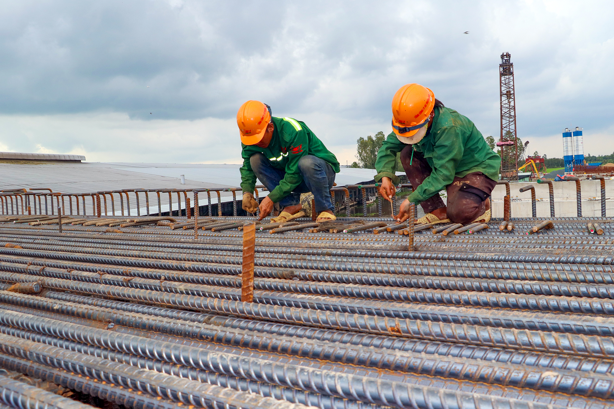Công trường cao tốc Cần Thơ - Cà Mau không nghỉ tết Nguyên đán Ất Tỵ- Ảnh 3. Công trường cao tốc Cần Thơ - Cà Mau không nghỉ tết Nguyên đán Ất Tỵ- Ảnh 3.