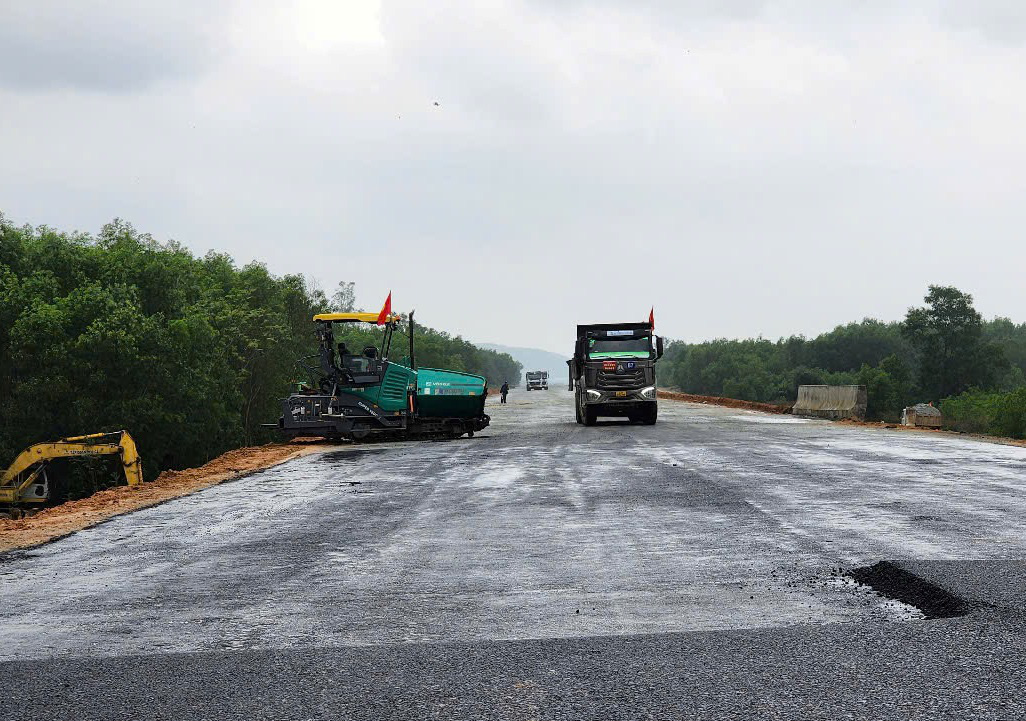 Bộ trưởng Trần Hồng Minh: Nỗ lực đưa cao tốc Quảng Ngãi - Hoài Nhơn vượt tiến độ - Ảnh 3.