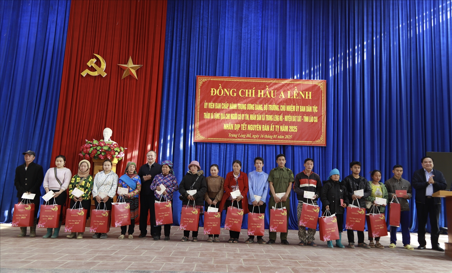 Bộ trưởng, Chủ nhiệm Ủy ban Dân tộc Hầu A Lềnh thăm, chúc Tết tại huyện Bát Xát, tỉnh Lào Cai 6 Bộ trưởng, Chủ nhiệm Ủy ban Dân tộc Hầu A Lềnh thăm, chúc Tết tại huyện Bát Xát, tỉnh Lào Cai 6