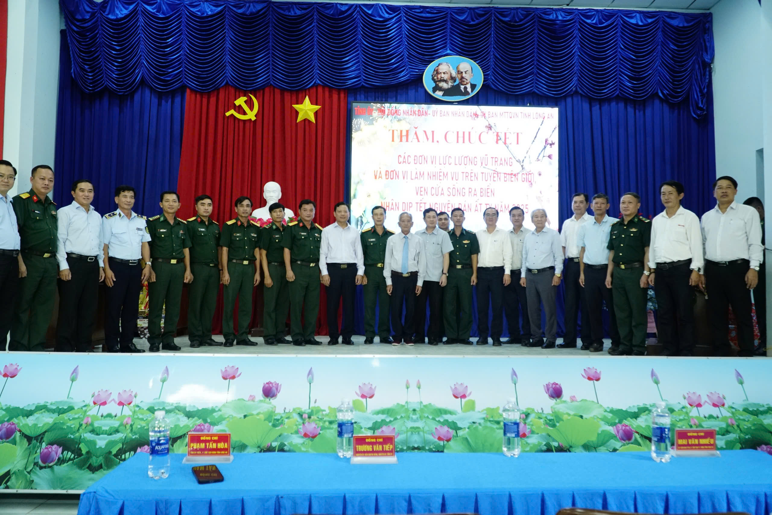VIDEO: Tặng 200 suất hỗ trợ học bổng đến học sinh vùng biên Long An- Ảnh 11. VIDEO: Tặng 200 suất hỗ trợ học bổng đến học sinh vùng biên Long An- Ảnh 11.