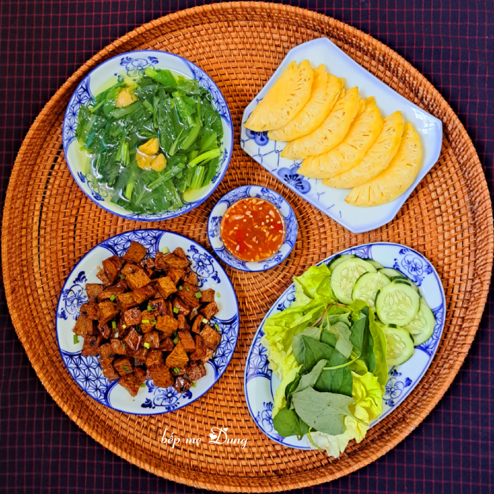 Gợi ý 20 mâm cơm gia đình dành cho 4 người mang lại không khí ấm cúng ngày đông- Ảnh 10. Gợi ý 20 mâm cơm gia đình dành cho 4 người mang lại không khí ấm cúng ngày đông- Ảnh 10.