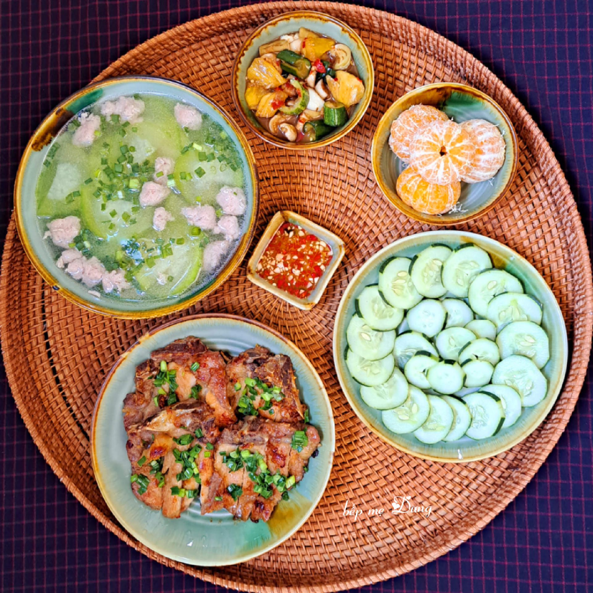 Gợi ý 20 mâm cơm gia đình dành cho 4 người mang lại không khí ấm cúng ngày đông- Ảnh 12. Gợi ý 20 mâm cơm gia đình dành cho 4 người mang lại không khí ấm cúng ngày đông- Ảnh 12.