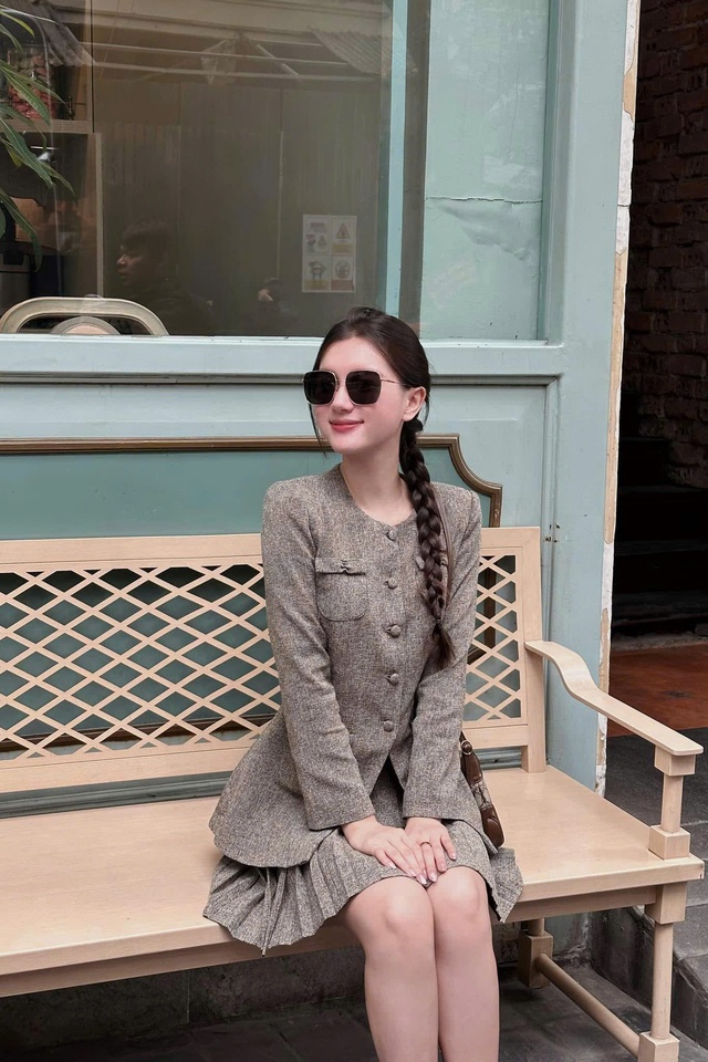 Tết này chưa biết mặc gì thì trang phục tone sur tone chính là ‘chân ái’- Ảnh 6. Tết này chưa biết mặc gì thì trang phục tone sur tone chính là ‘chân ái’- Ảnh 6.