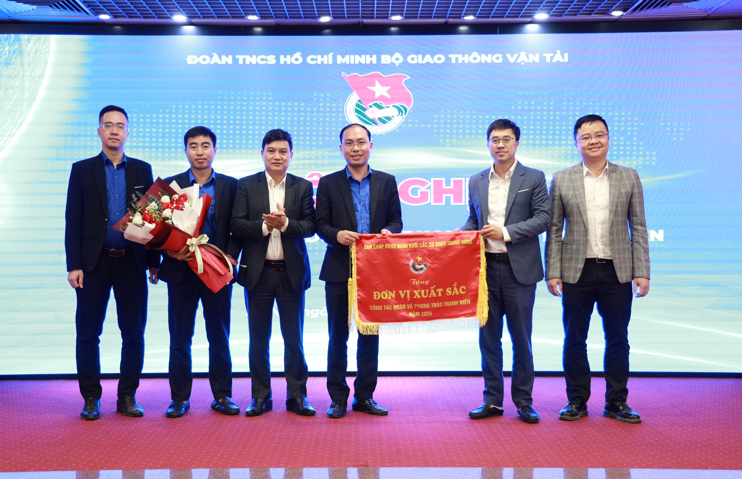 Đoàn Bộ GTVT nhận Cờ thi đua xuất sắc của Đoàn khối các cơ quan Trung ương- Ảnh 3. Đoàn Bộ GTVT nhận Cờ thi đua xuất sắc của Đoàn khối các cơ quan Trung ương- Ảnh 3.