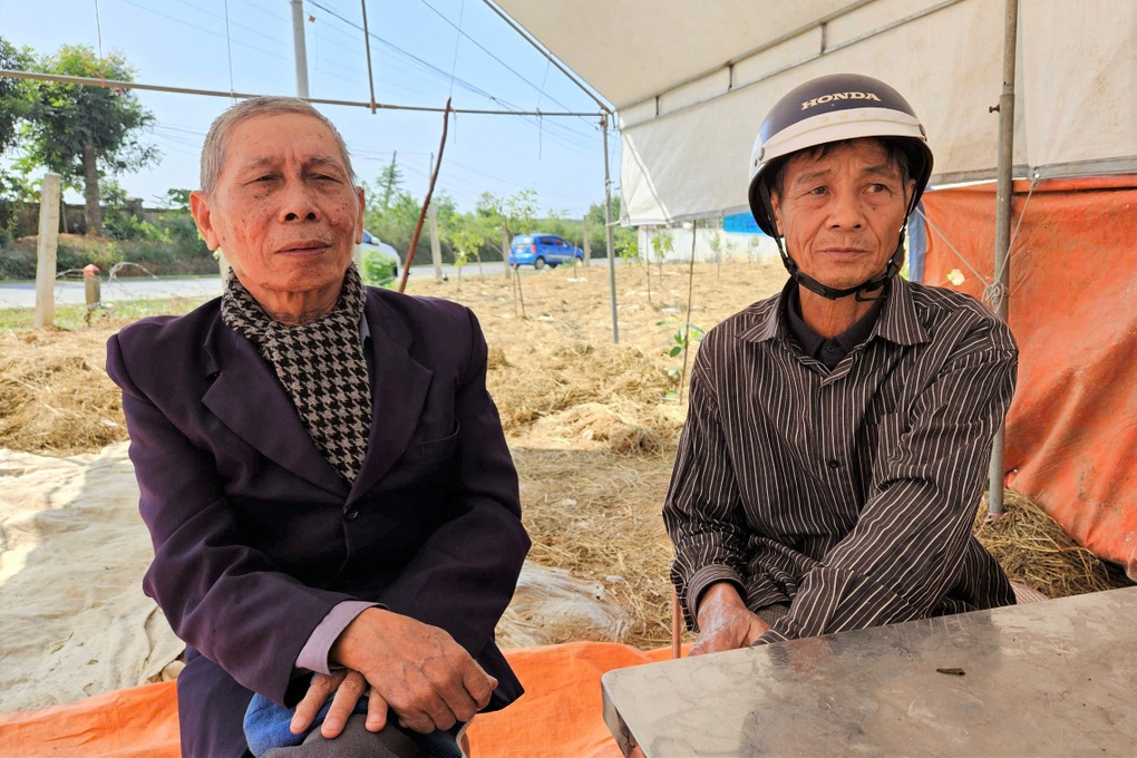 Vụ dân dựng lều canh ô nhiễm: Huyện yêu cầu nhà máy dừng sản xuất - 3 Vụ dân dựng lều canh ô nhiễm: Huyện yêu cầu nhà máy dừng sản xuất - 3